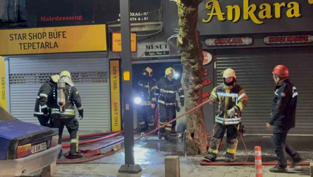 7 katlı binanın çatısında korkutan yangın