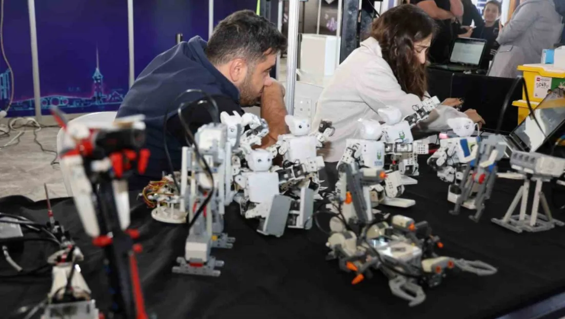 Bilişim Fuarı stantlarına 7’den 70’e yoğun ilgi