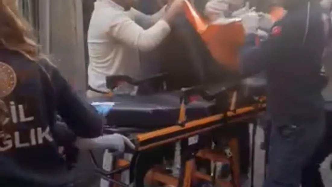 Dükkanının önünde uğradığı silahlı saldırıda yaralandı