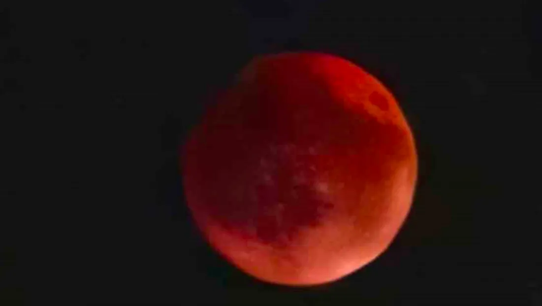 Kocaeli’de ’Kanlı ay’ tutulması ilgi ile izlendi