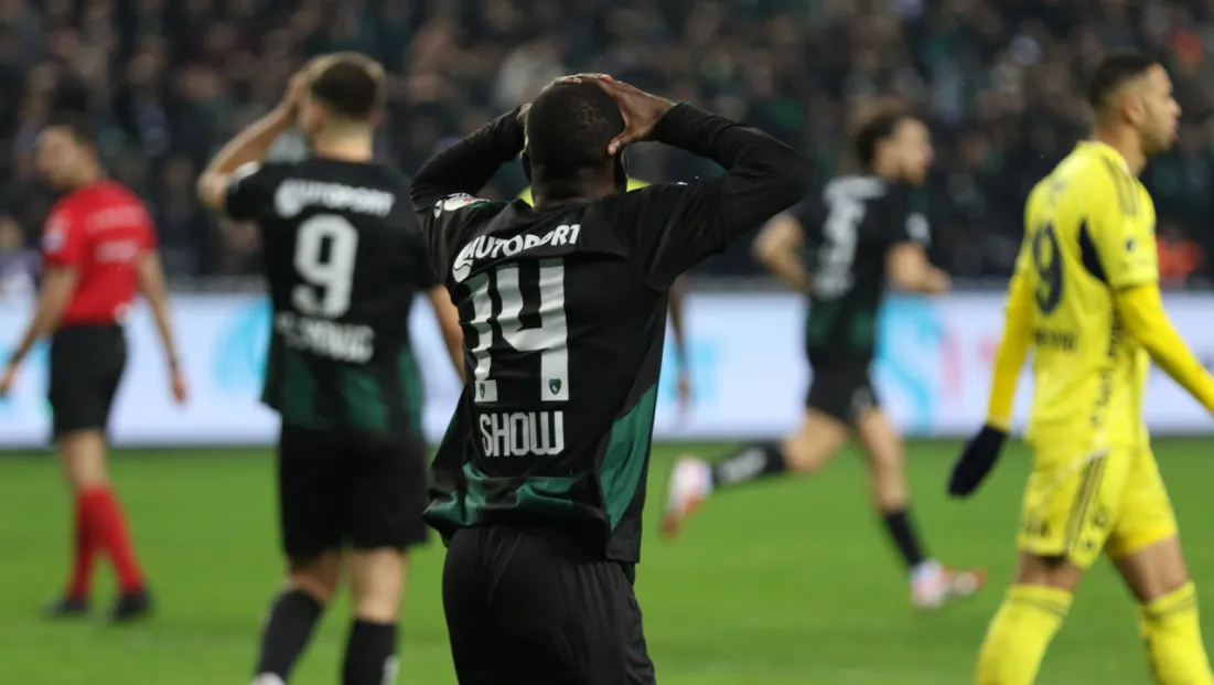 Fenerbahçe, İzmit'te hakemle kazandı: 0 -  2