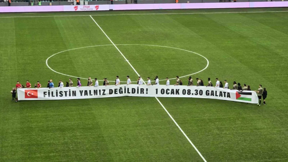 Kocaeli'de takımlar sahaya Filistin pankartıyla çıktı
