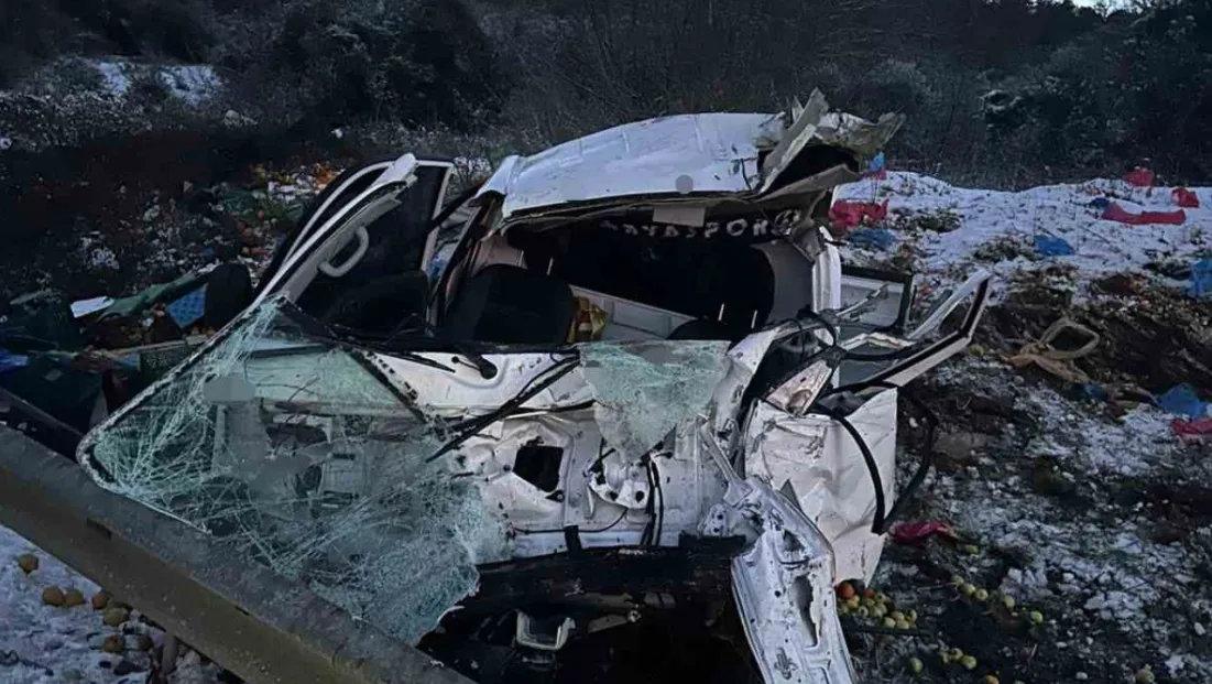 Kamyonet takla attı: Baba ve oğlu yaralandı