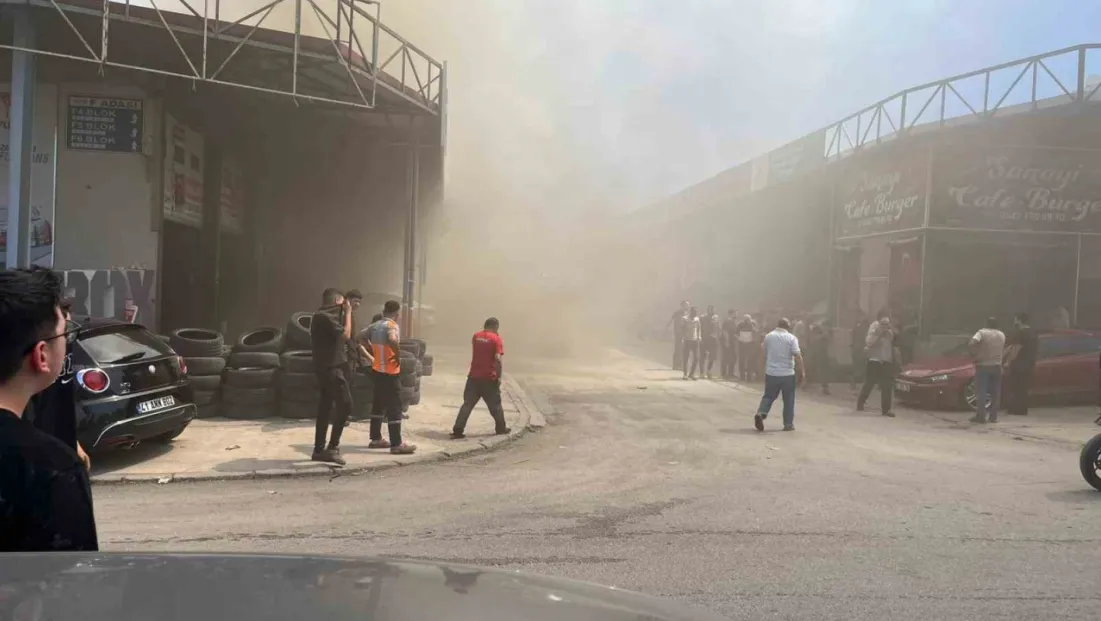 Sanayi sitesinde iş yeri yangını: Siyah dumanlar gökyüzünü kapladı