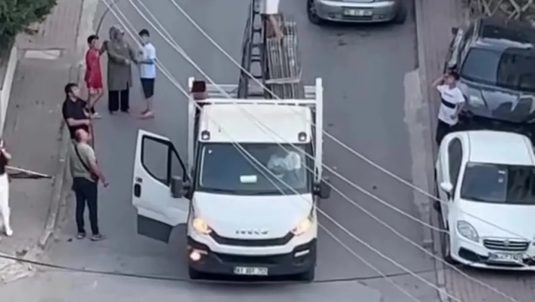 Tele takılarak mahsur kalan güvercini böyle kurtardılar