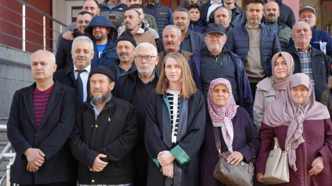 Dedenizden miras kalan arsaların intikal işlemlerini yapacağım diyerek iki köyü dolandırdı