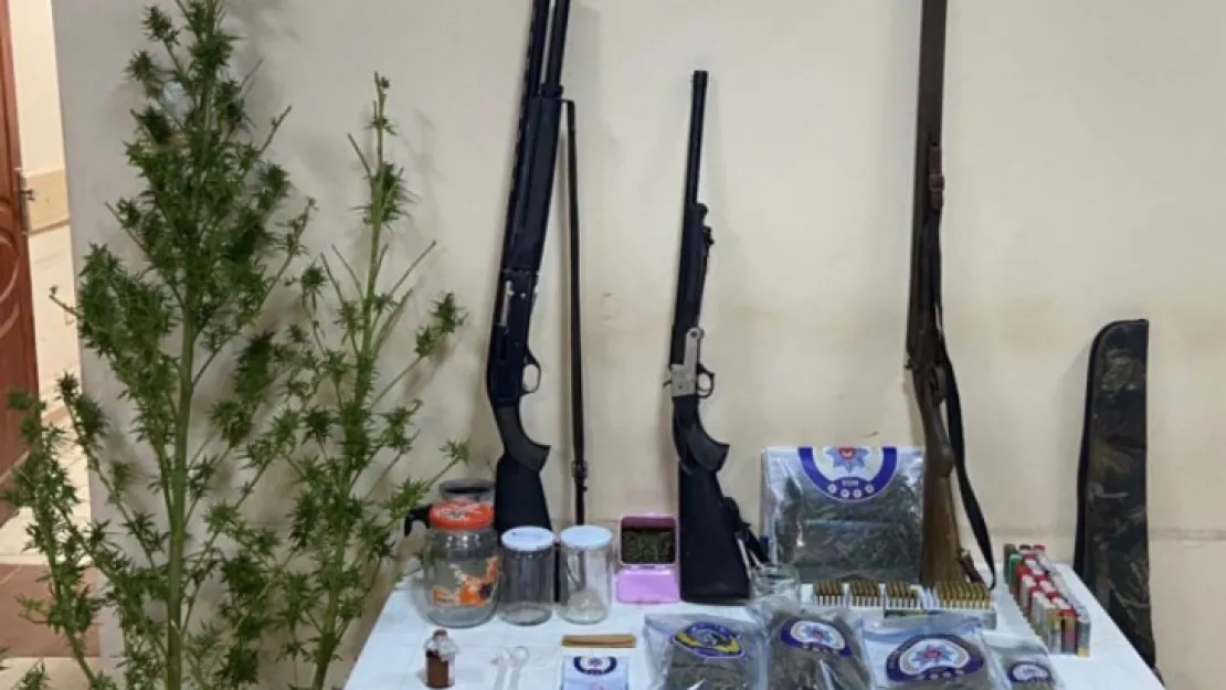 Motosiklet üzerindeki 2 kişiden uyuşturucu çıktı