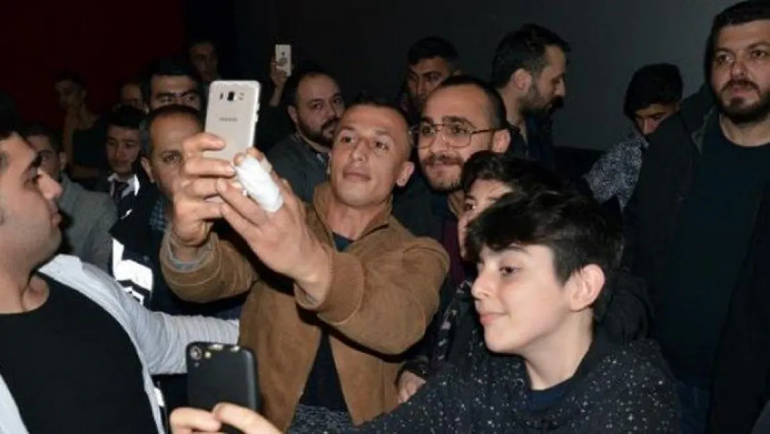 'Sıfır bir' oyuncuları Kocaeli'de büyük ilgi gördü