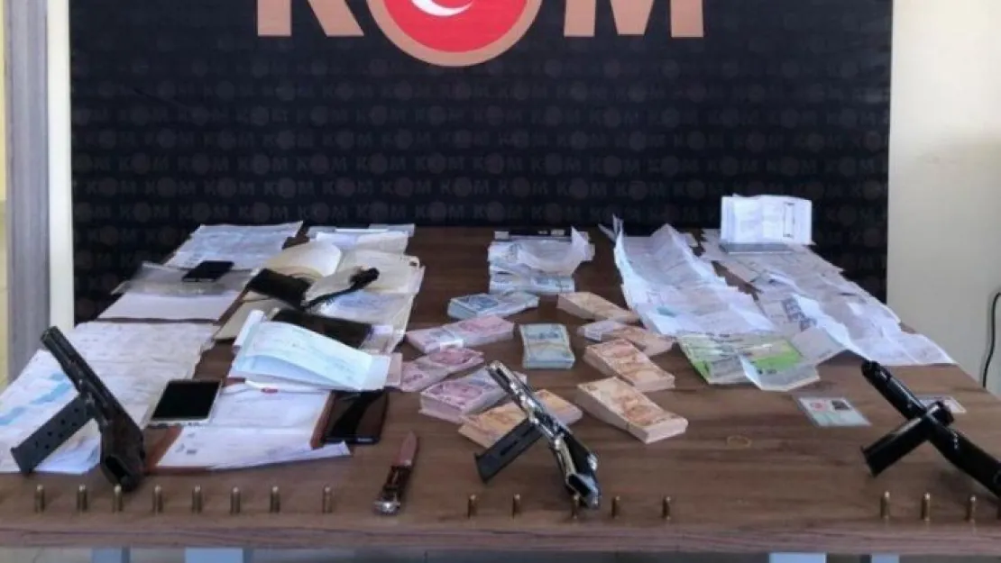 100 bin lira, silah ve borçlu ajandaları ele geçirildi