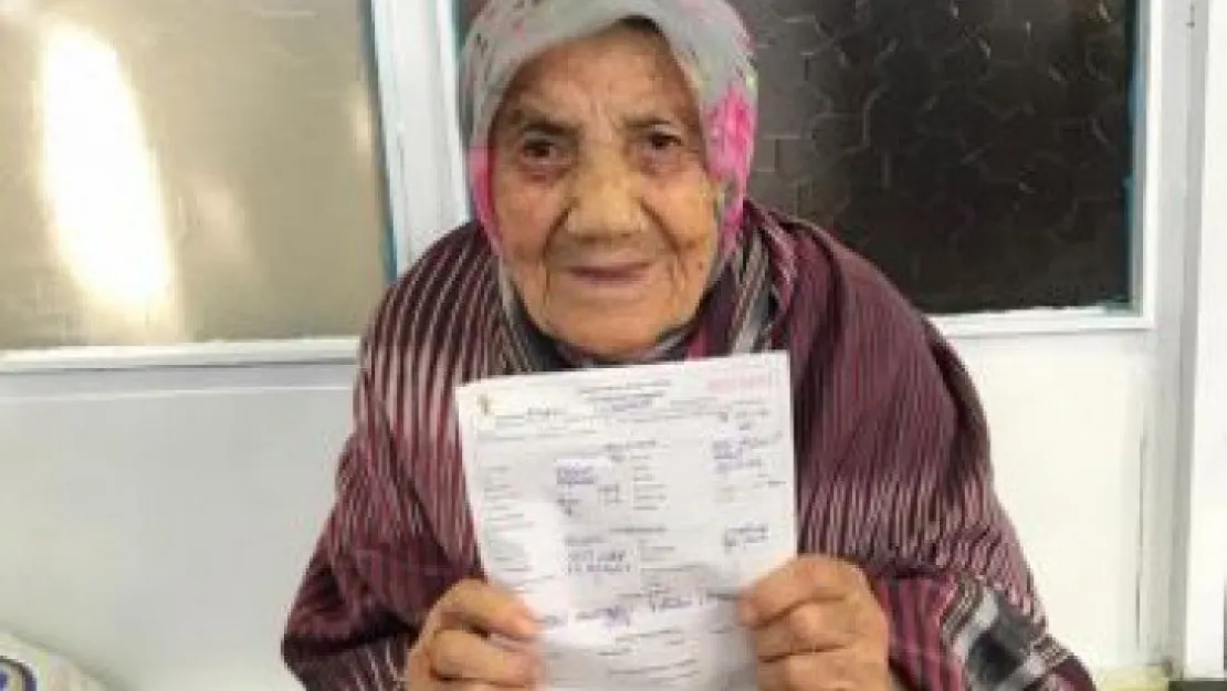112 yaşındaki Güllü nine Erdoğan sevdasını böyle anlattı