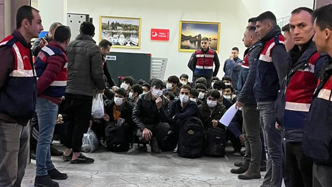 127 düzensiz göçmen sınır dışı edildi