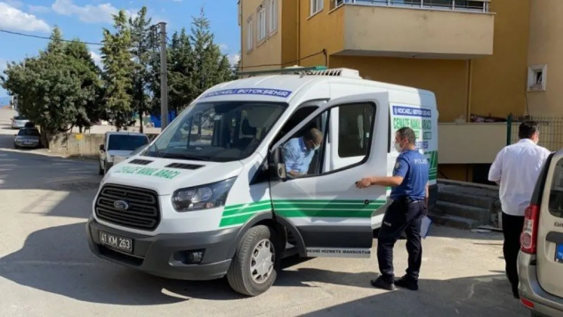 15 gün önce döndüğü evinde cesedini annesi buldu