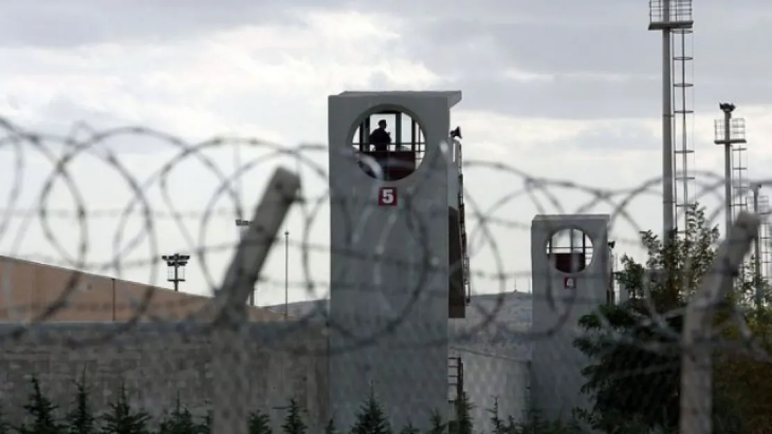 2 araba çalan şahıs tutuklanarak cezaevine gönderildi