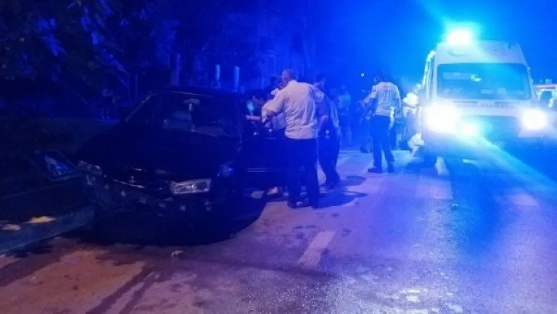 2 gün önce aldığı otomobille gezinti kötü bitti: 2 yaralı!