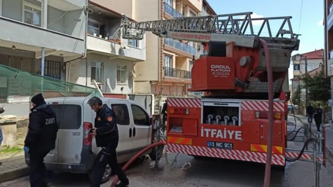 2 katlı binada korkutan yangın!