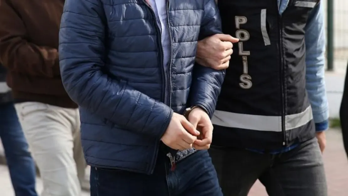 2 kişiyi bıçaklayıp, taksiciyi gasp etti