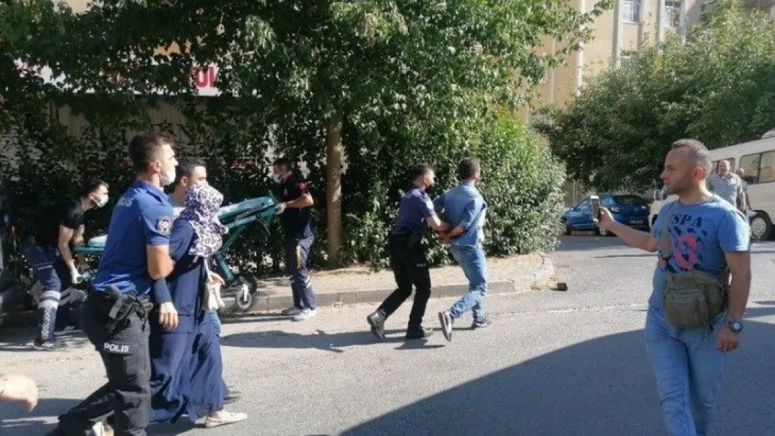 2 komşusunu bıçaklayarak öldüren anne ve oğlunun suç dosyası kabarık çıktı