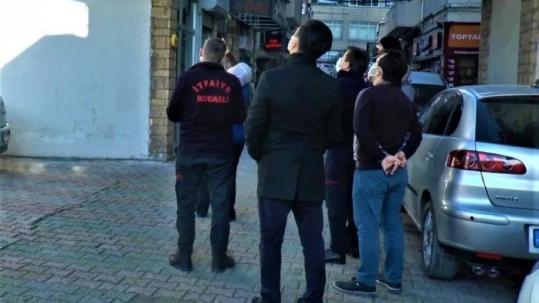 2 yaşındaki çocuk annesini balkonda mahsur bıraktı 