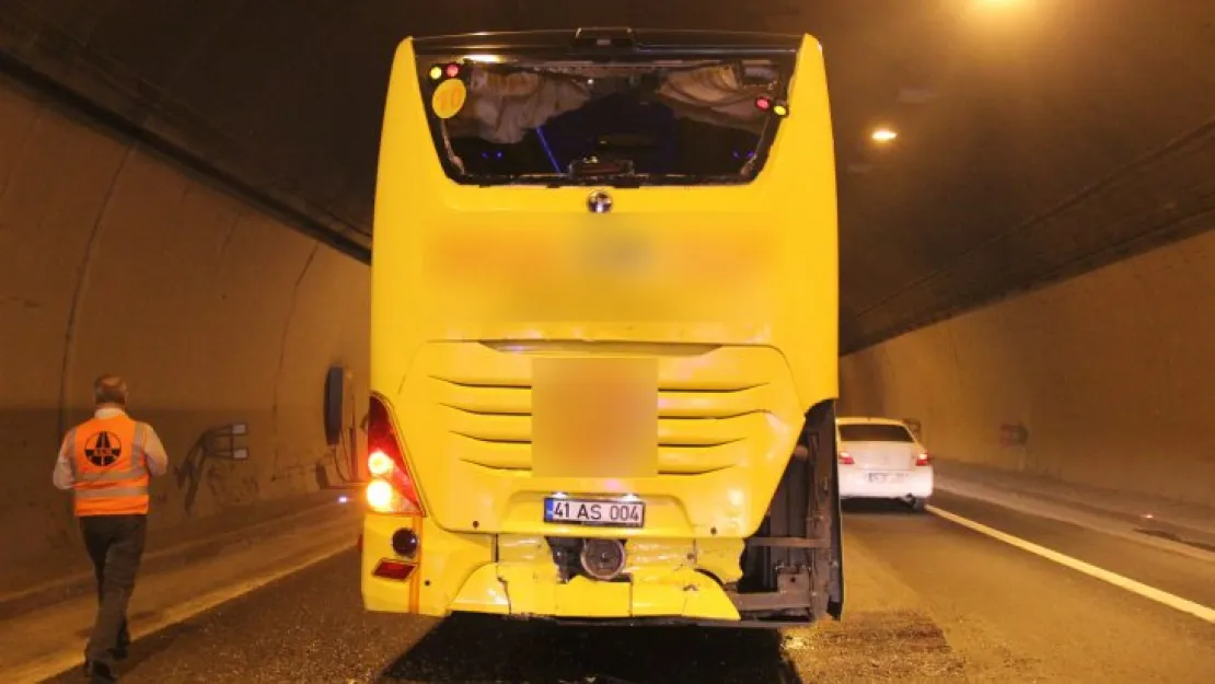20 kişinin bulunduğu otobüse tır çarptı