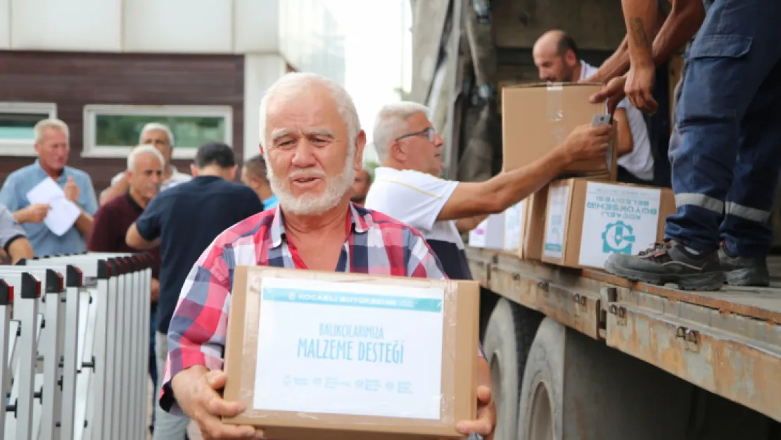 285 balıkçıya tekne bakım malzemesi desteği