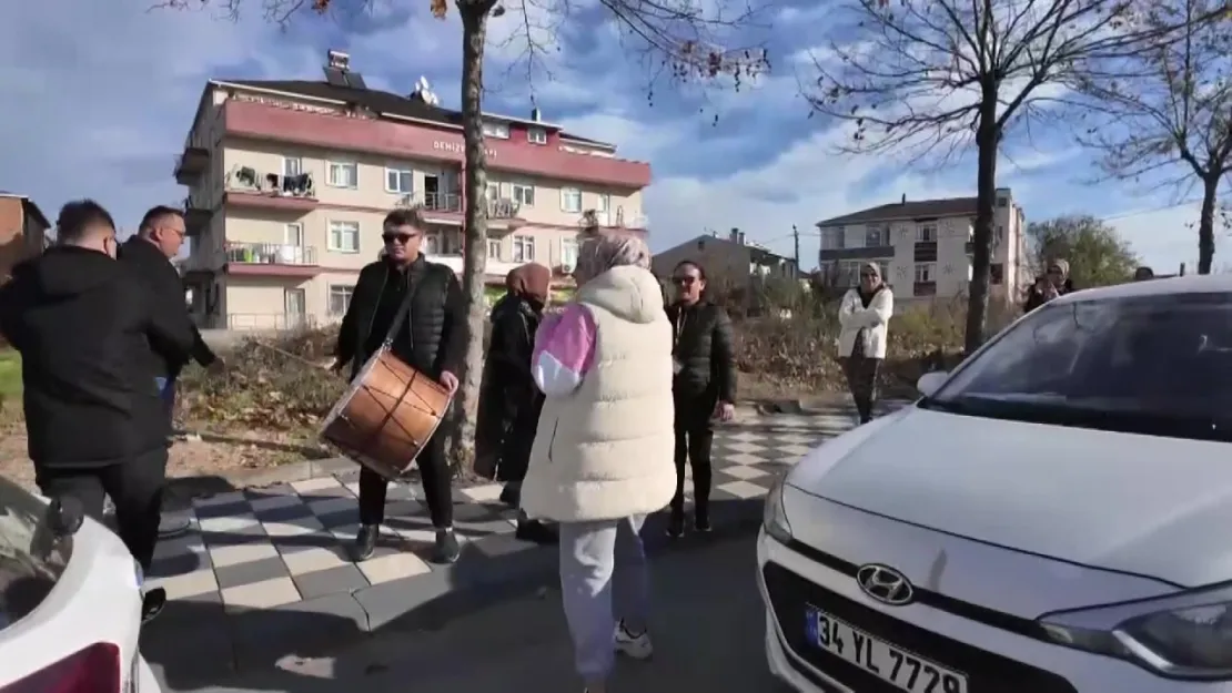 3. denemesinde ehliyet sınavını geçen kadına davullu zurnalı kutlama