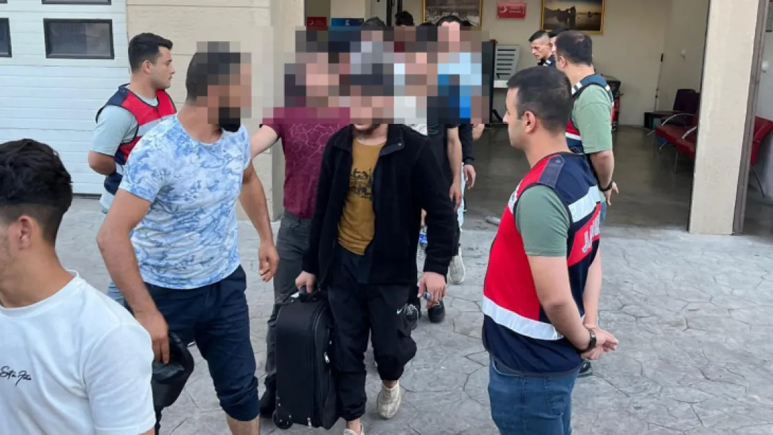 37 Düzensiz göçmen sınır dışı edildi