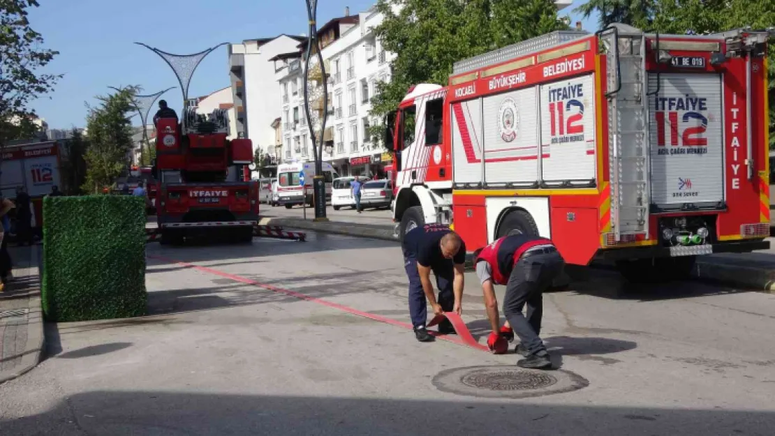 4 katlı binada çıkan yangın panik yarattı