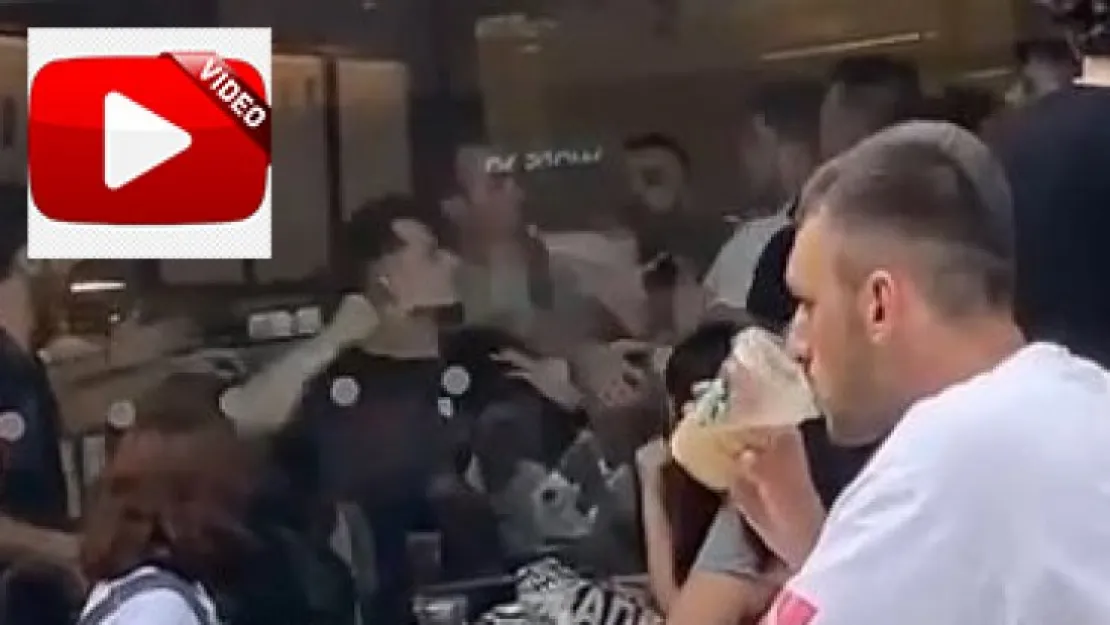 41 Burda AVM'deki Starbucks'da tekme tokat kavga çıktı