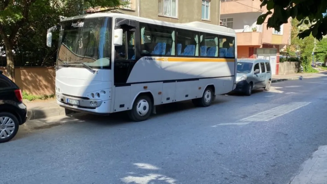 5 yaşındaki çocuk midibüsün altında kaldı!