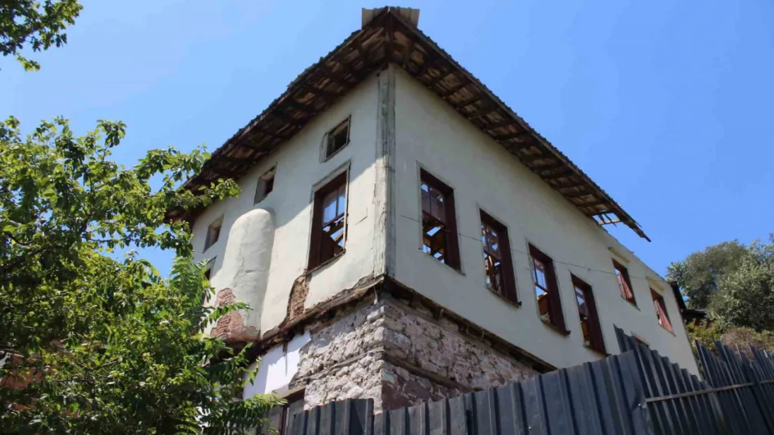 6 yıldır kapalı olan tarihi camide bekleyiş sona erdi