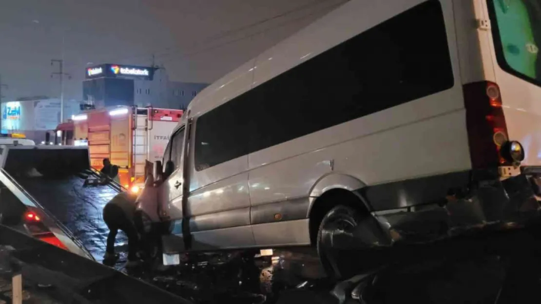 Kocaeli'de zincirleme kaza: Ortalık savaş alanına döndü