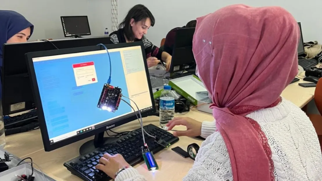 99 robotik eğitmene kodlama eğitimi
