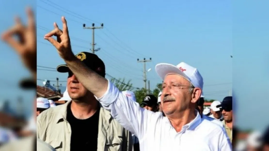 CHP'li gençten Bozkurt işareti!