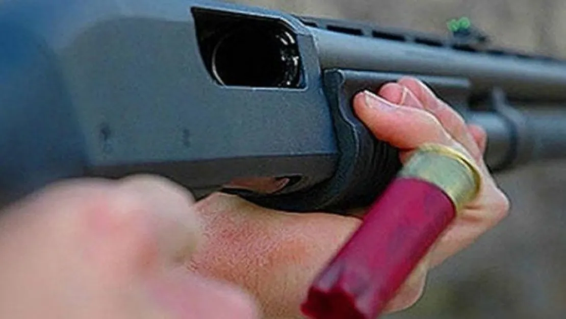 Ablasıyla tartışan komşusunun evini kurşunladı