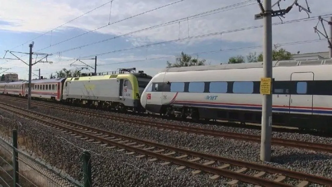 Adapazarı Treni kaza yaptı! Yaralılar var