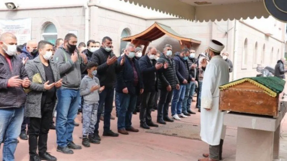 Ağabeyinin yanında silahlı saldırıya uğramıştı, cenazesi toprağa verildi