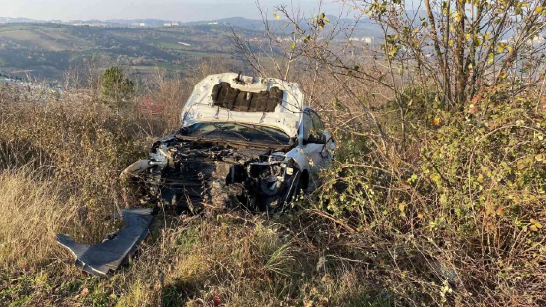 İzmit'te feci kaza! Ağaca çarptı, sürüklendi, savruldu