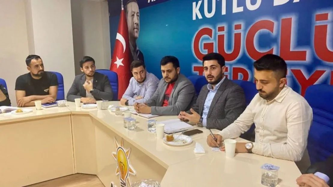 AK Gençler Adana'ya hazırlanıyor