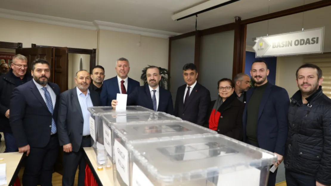 AK Parti'de temayül yoklaması başladı