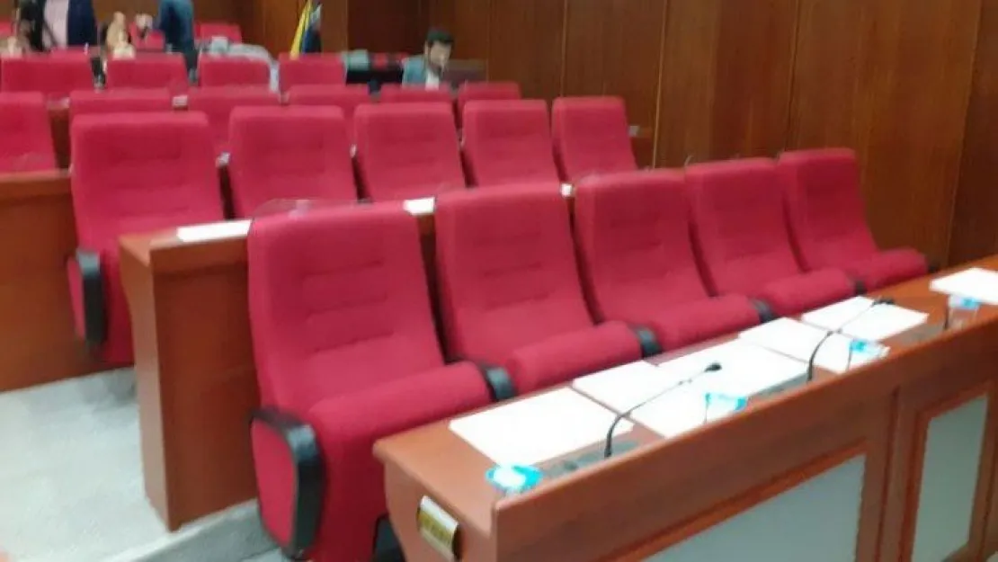 Ak Partili üyeler meclise katılmadı