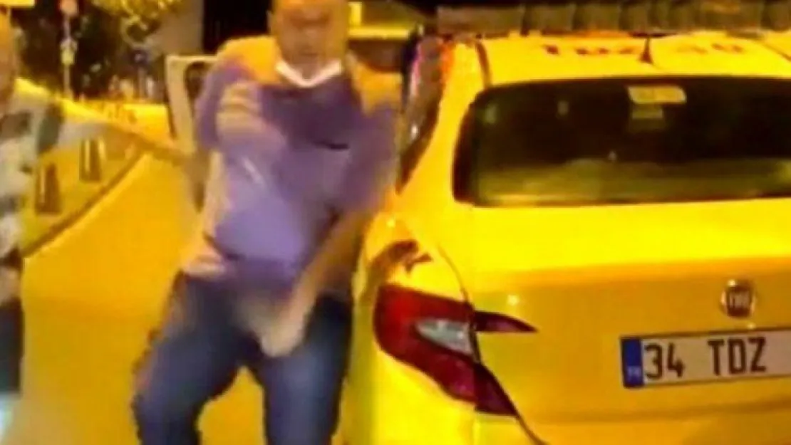 Akıl almaz olay! Tartıştığı sürücüye cinsel organını gösterdi