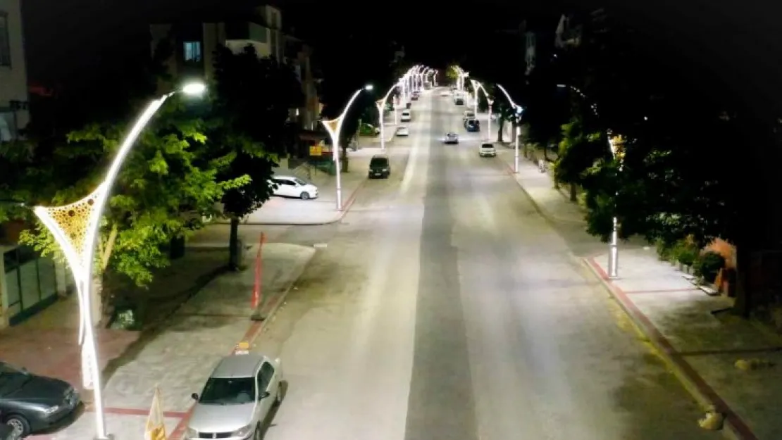 Akşemsettin Caddesi ışıl ışıl