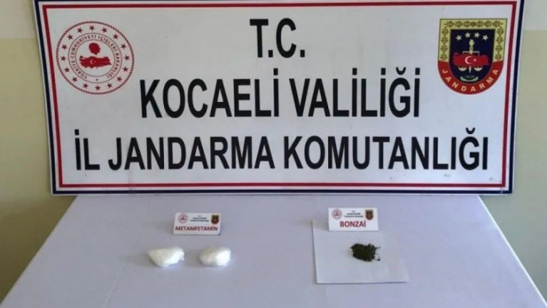 Akü kutusunda zulaladığı uyuşturucular ile jandarmaya yakalandı