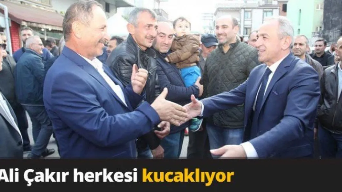 Ali Çakır herkesi kucaklıyor