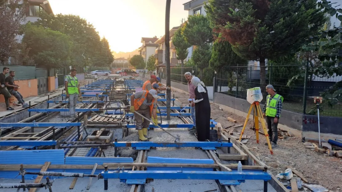 Alikahya Tramvayında ray betonları dökülüyor