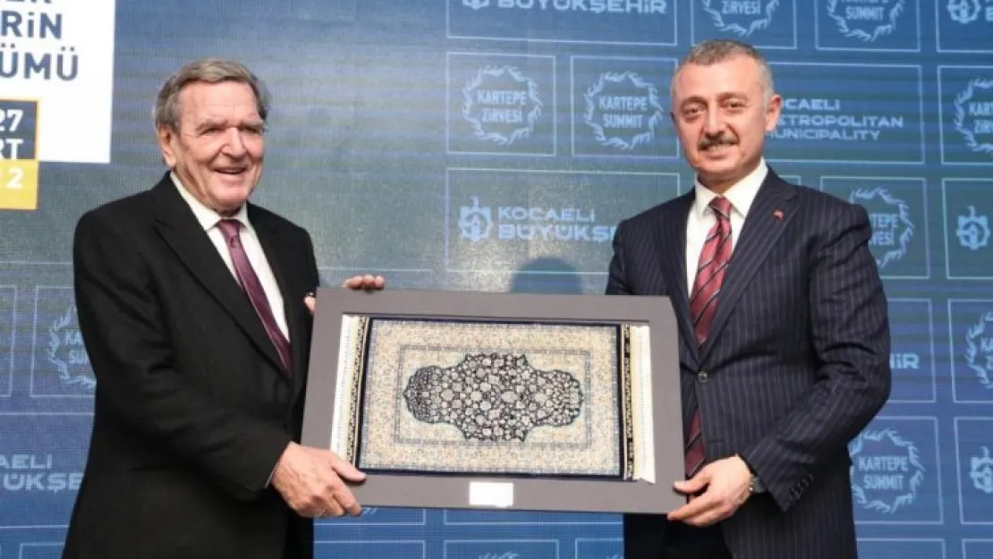 Almanya'nın eski Şansölyesi Schröder Kocaeli'de
