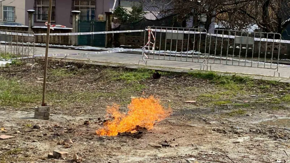 Altı gündür yanan metan gazının başından biran bile ayrılmıyorlar