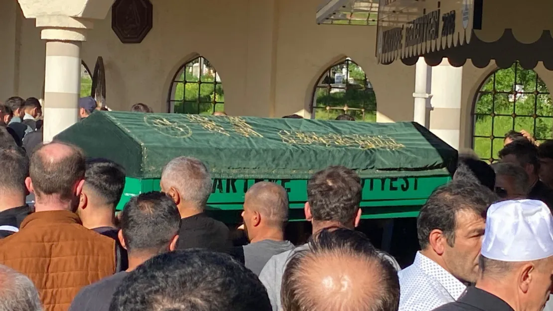 Amcası tarafından öldürülen genç toprağa verildi