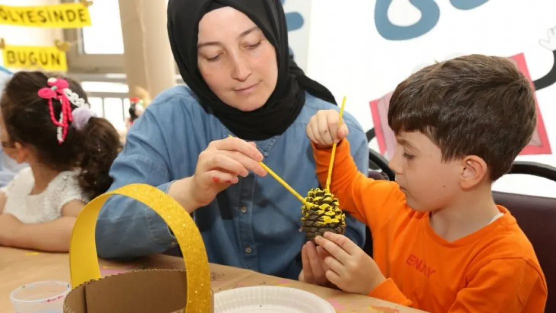 Anne çocuk el ele KO-MEK'te