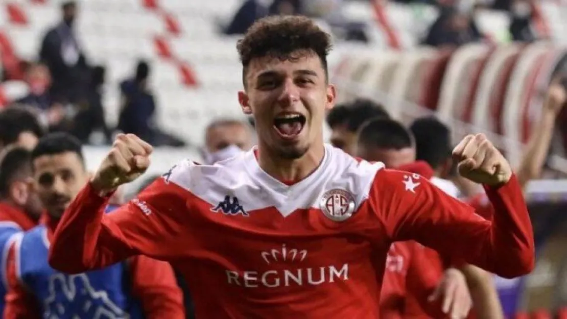 Antalyaspor, Gökdeniz Bayrakdar için 50 milyon lira istiyor!